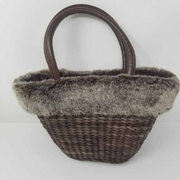 Cute Bath and Body Works hand bag. Brown wicker with faux fur accent. - Picture 13 of 13